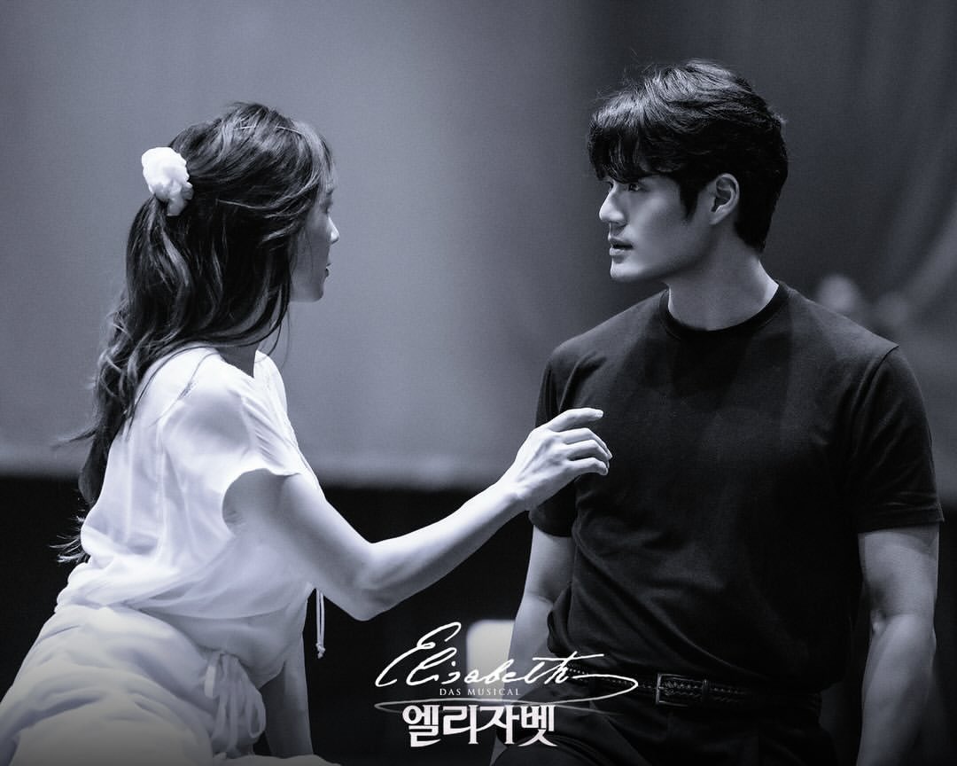 XIOOIIXX's tweet photo. 그를증오하고
멀리 떠나버릴 테야
아냐 죽어버릴레!!!
                           그ㄹㅐ
                           그렇게 해
                           엘리자벡.
아니시러
내남편의바람은
나를 일깨워줬어
썩꺼져
                        (쉽지안음)
                        (순순히 꺼져줌) https://t.co/TDozbjK4iD