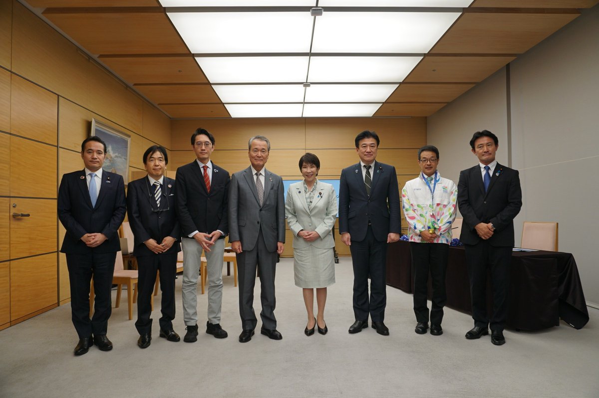 MLIT_JAPAN's tweet photo. GREEN×EXPO協会の筒井会長らが高市総理を訪ね、技術者がグリーン技術のデモンストレーションを披露しました。

#横浜グリーンエクスポ を「みんなが楽しめる万博」を目指す中で「グリーン技術の産業見本市」にしていきます。

#withGREENEXPO

https://t.co/48CA77lYfW
https://t.co/rMH7F2ESMD https://t.co/XB4lmzM2U3