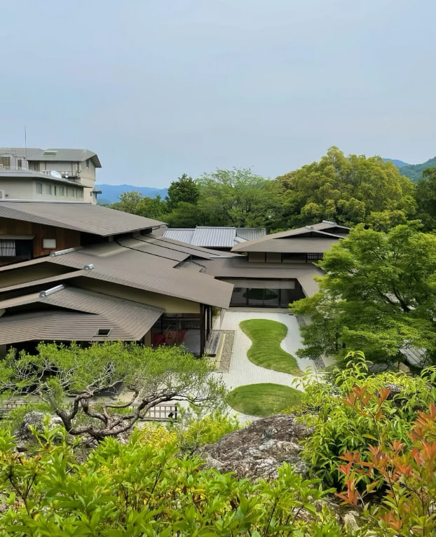 Yoshiko998's tweet photo. おはようございます☀️
ウェスティン都ホテル京都（The Westin Miyako Kyoto）
交通アクセス良好✨ 複数の名所が近く、二条城、京都御所、八坂神社へ徒歩圏内です
#ウェスティン都ホテル京都 #京都ホテル #京都東山 #京都旅行 https://t.co/PDZ0DKyKUk