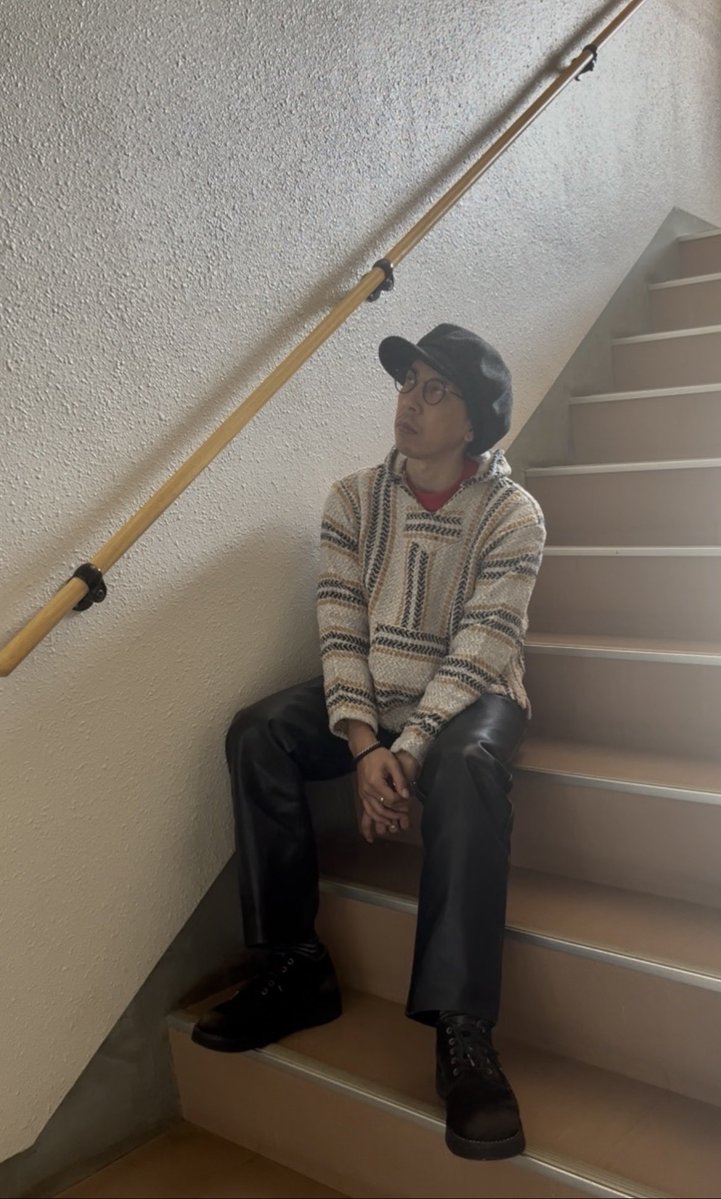 nextone1977's tweet photo. 履く機会が少ない革パンと、気に入って買ったのに…苦手なアイテム、ブラウンズビーチのキャスケットでエセミュージシャン風エゾカジ♪
Tops: Mexican Parka
 Inner: Red T-shirt
 Bottoms: Vanson Leather Pants
 Shoes: Hathorn Oxford
 Cap: BROWNS BEACH (Newsboy Cap)
#ブラウンズビーチ #革パン https://t.co/GJ2sspY9cY