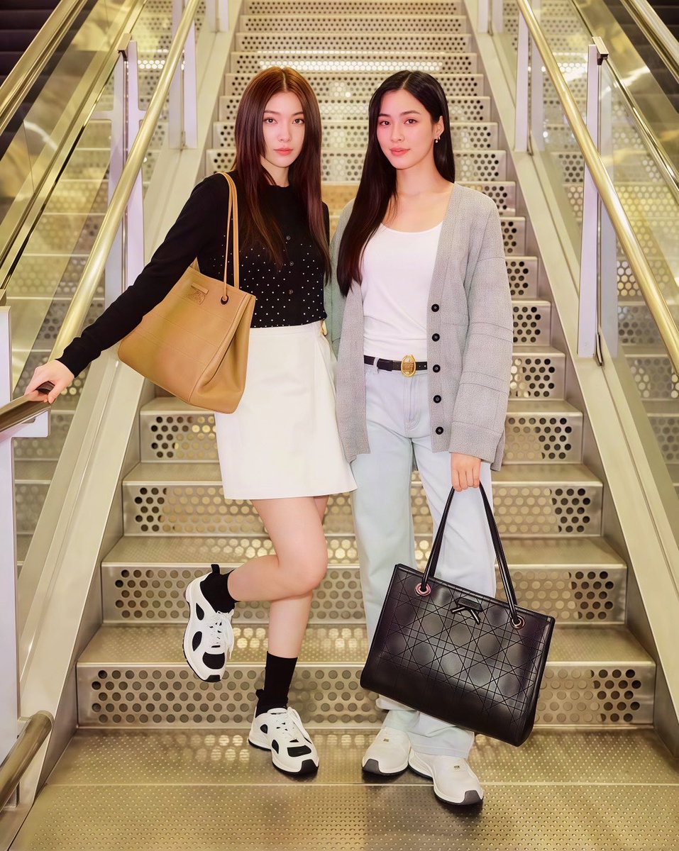 LingOrm_BH's tweet photo. From dreams to Paris, LingOrm continues to turn beautiful moments into beautiful memories with Dior.✨

LINGORM FLY TO DIOR PFW
#LingOrmDiorAirportLook
#LinglingKwong #OrmKornnaphat
#LingOrm #Dior #DiorSummer27 #PFW https://t.co/KkXsM6c5UW