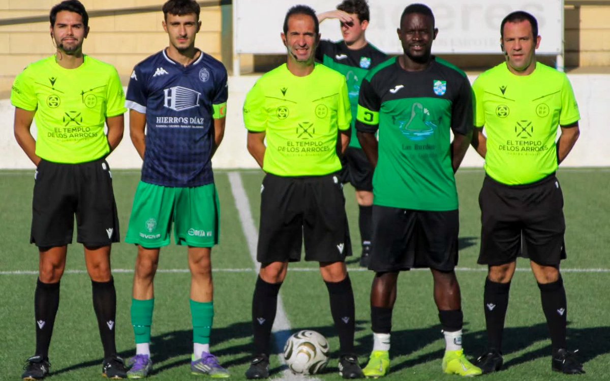 ARBNavalmoral's tweet photo. Las Hurdes DN CF VS AD Ciudad de Plasencia CF B, 2ª División Extremeña
Árbitro: Sergio Martín Nuevo
Asistente 1: Alejandro Molano Casas
Asistente 2: Sergio Sarró García https://t.co/wegmTVxRYI