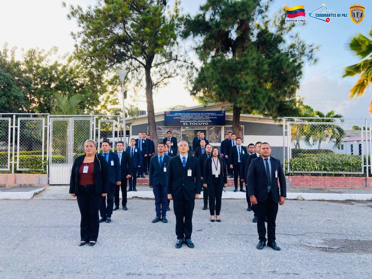 DMELTOCUYO's tweet photo. Iniciamos la semana con compromiso y lealtad institucional. Cumpliendo directrices, la Delegación Municipal El Tocuyo dice presente en el tradicional Lunes Cívico. ¡Seguimos trabajando con disciplina por la paz del estado Lara!
¡Combatir el delito es la meta!
#Cicpc #ElTocuyo https://t.co/DIfMSd2H2M