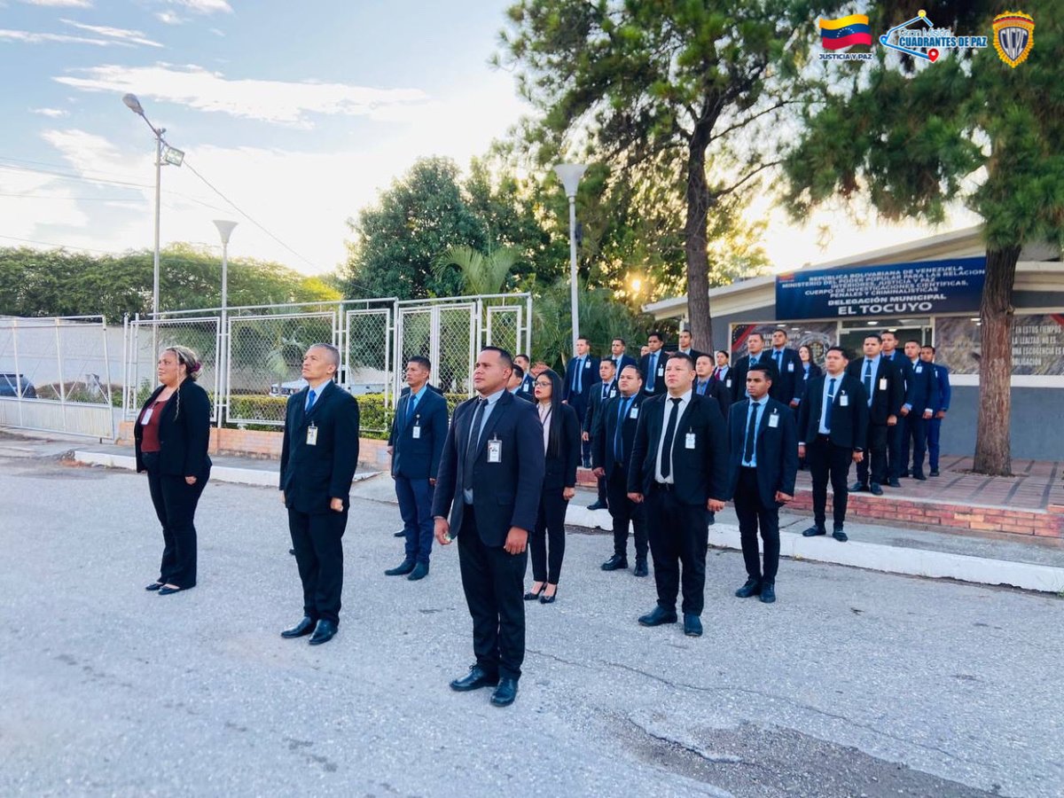 DMELTOCUYO's tweet photo. Iniciamos la semana con compromiso y lealtad institucional. Cumpliendo directrices, la Delegación Municipal El Tocuyo dice presente en el tradicional Lunes Cívico. ¡Seguimos trabajando con disciplina por la paz del estado Lara!
¡Combatir el delito es la meta!
#Cicpc #ElTocuyo https://t.co/DIfMSd2H2M