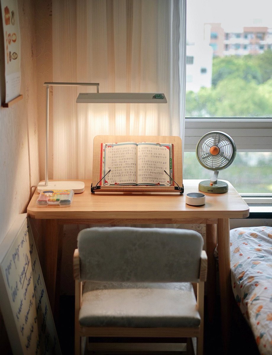 j_kightl_41_f5f's tweet photo. Just got lost in the sound of rain while reading my favorite poetry, and suddenly realized this quiet afternoon is exactly what I needed.， https://t.co/ll8lVMmmVi