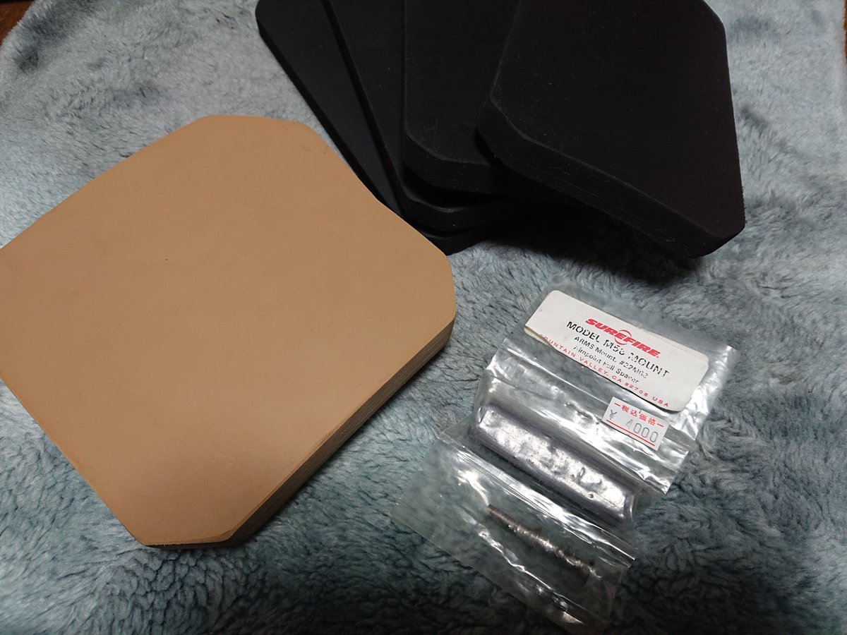 yutaredriver's tweet photo. Vショー戦利品。

MRCサイドプレートとなかなか単品で出回らないARMSマウントリング用フルサイズスペーサー。

まぁそんなに欲しい物が無かったけど、目的の8割ぐらいがMRCプレート目的だったからね。 https://t.co/KNfz8Gd0R1