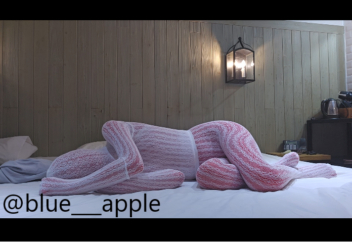 bule___apple's tweet photo. 빨간스타킹+흰색 망사스타킹 레이어드

#sm #encasement #본디지 #bondage #사디스트 #마스터 #디그레이더 #구인 #섹트 https://t.co/b8DQ6ldYGx