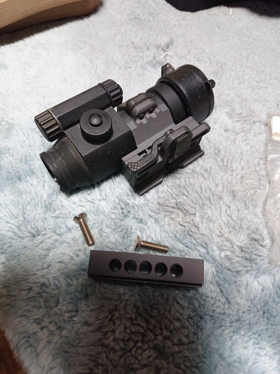 yutaredriver's tweet photo. Vショー戦利品。

MRCサイドプレートとなかなか単品で出回らないARMSマウントリング用フルサイズスペーサー。

まぁそんなに欲しい物が無かったけど、目的の8割ぐらいがMRCプレート目的だったからね。 https://t.co/KNfz8Gd0R1