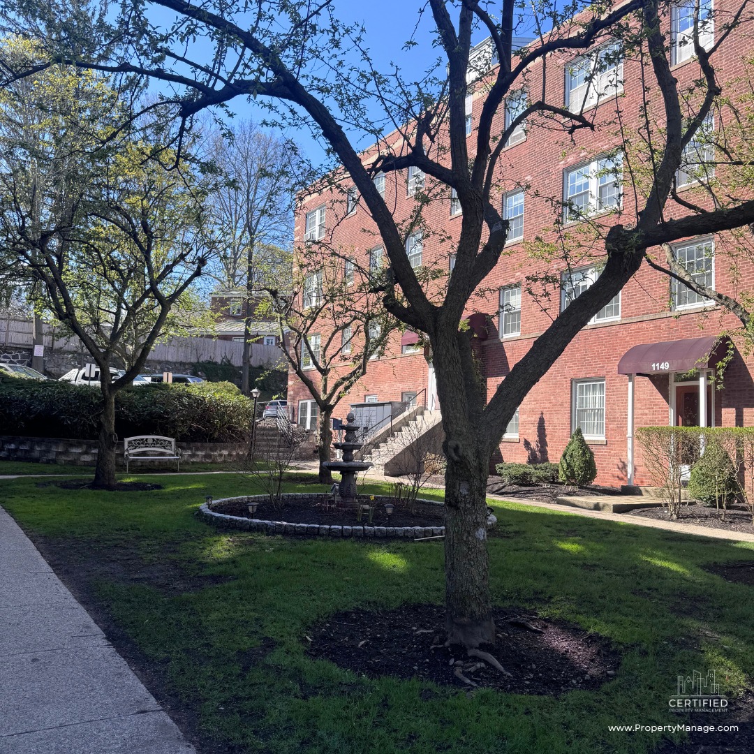 brooklynlewis2c's tweet photo. Summer will be here before you know it! Get your gardens ready for beautiful blooms. Which local landscaping company do you recommend? Share your favorite in the comments—we’d love to hear from you! https://t.co/xkpdNIcVUj