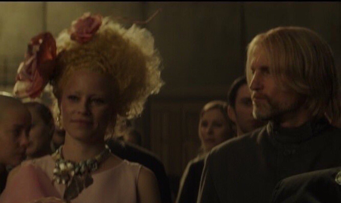 20bluebutterfly's tweet photo. “Mais nunca foi insinuado nada entre eles” certo, haymitch pare de olhar para effie desse jeito enquanto annie diz seus votos https://t.co/3JiK71YsSG