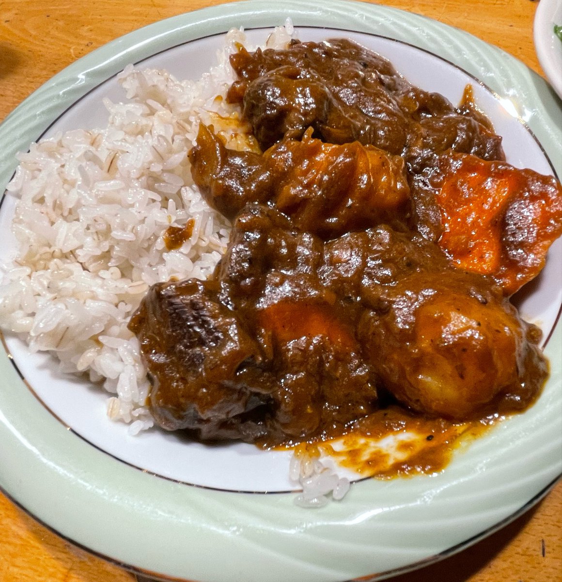 doppelTRPG's tweet photo. ということで、本日の夕食🤤

牛スネ肉の欧風ビーフカレー🐂
ナスとトマトソースのチーズ焼き🍆🍅🧀
シュリンプサラダ🦐🥗

バランスよく洋風になりました😁 https://t.co/SLCrrAOoM5