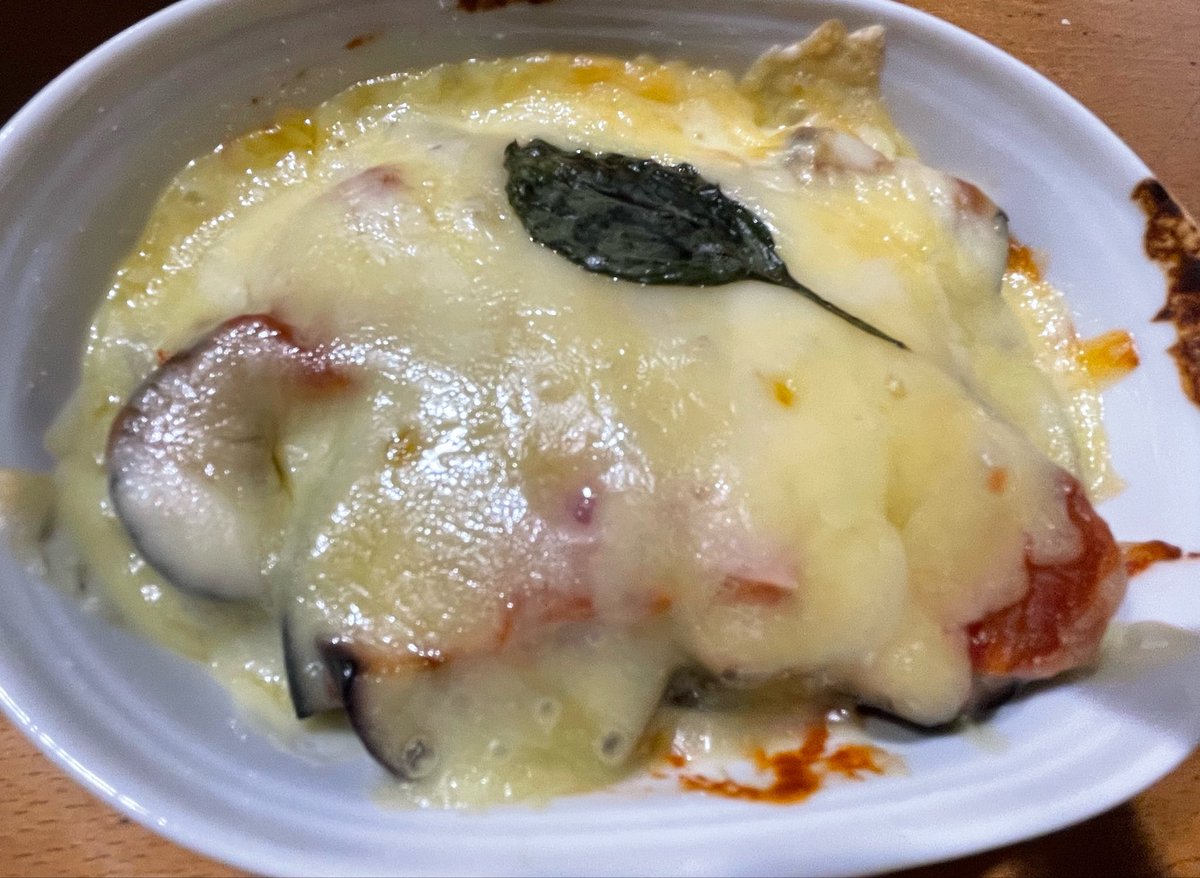 doppelTRPG's tweet photo. ということで、本日の夕食🤤

牛スネ肉の欧風ビーフカレー🐂
ナスとトマトソースのチーズ焼き🍆🍅🧀
シュリンプサラダ🦐🥗

バランスよく洋風になりました😁 https://t.co/SLCrrAOoM5