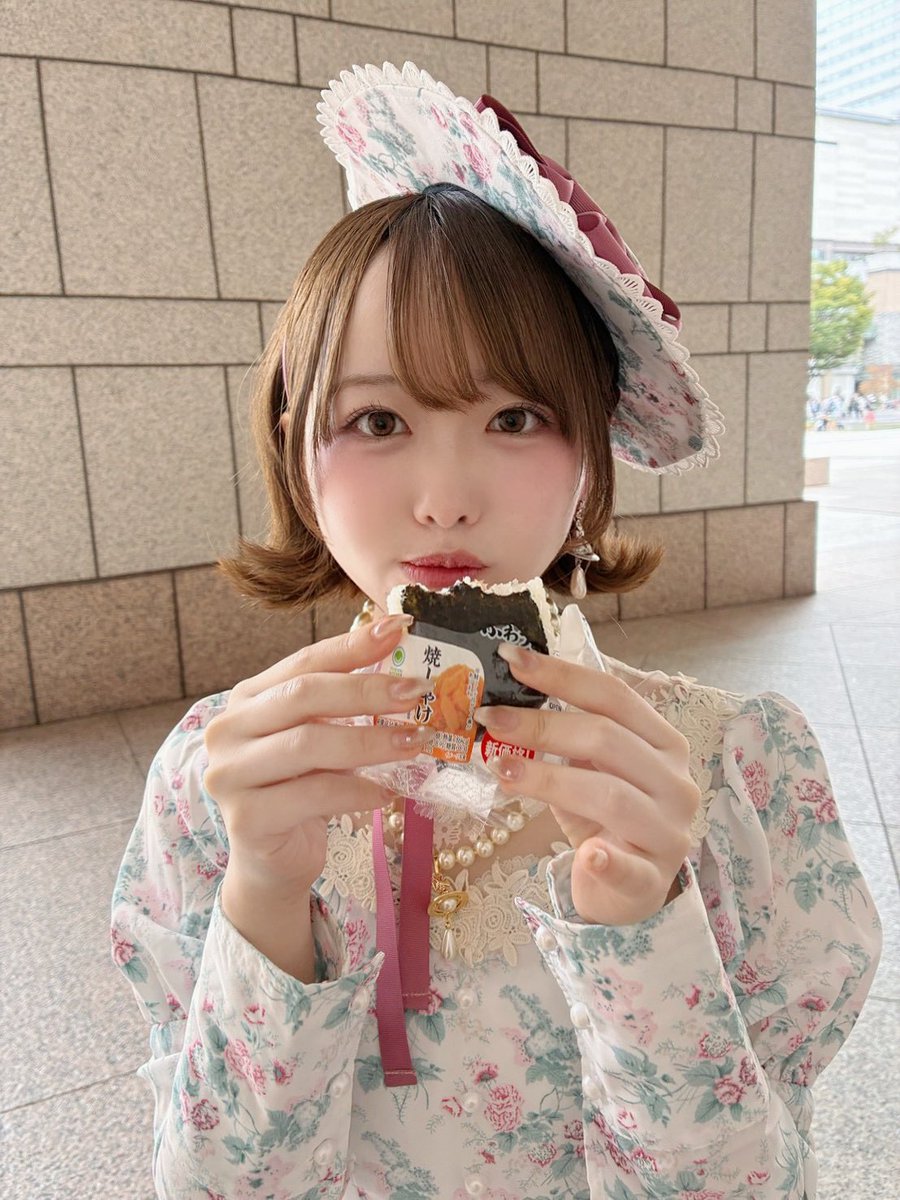 p_guri_'s tweet photo. 高貴な服でおじぎり https://t.co/cqsN3eAInN