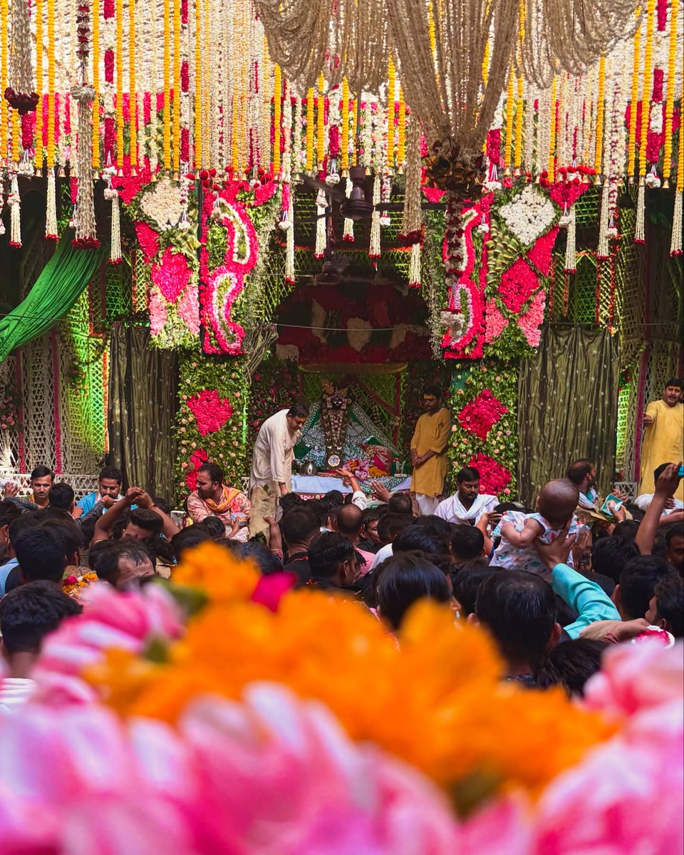 9O21OBrasil's tweet photo. #trend #god #vrindavan #mathura
#brij #radha #krishna #bankebiharitemple
#bankebihari #radhekrishn https://t.co/2XgGwB7rZG