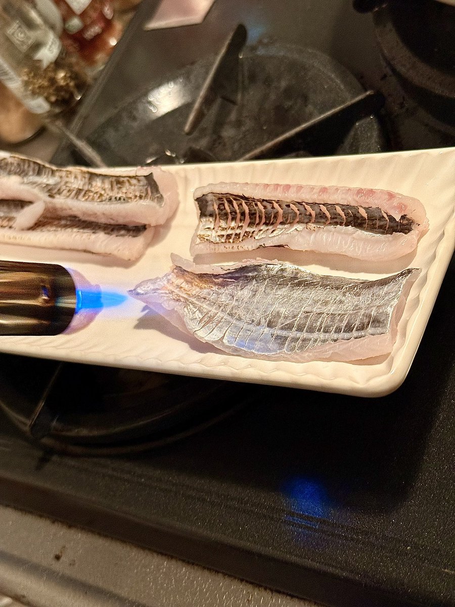 Soooooka3's tweet photo. 今日新鮮なタチウオ釣った友人のおこぼれに預かっている https://t.co/imHwdJ8x2E