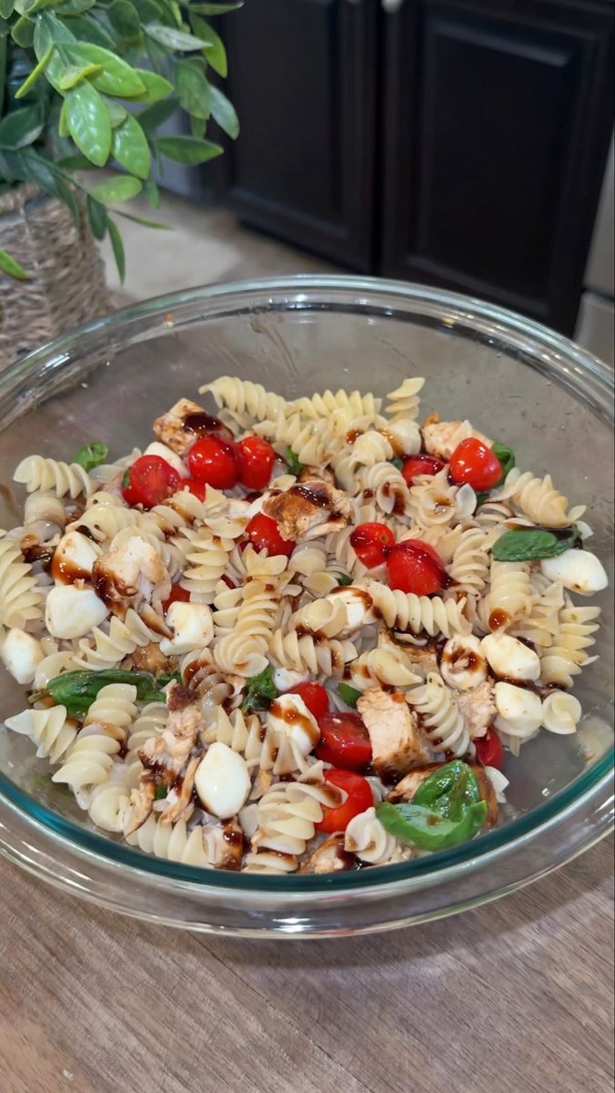 bossbabejass's tweet photo. Pasta Salad LOVERS 😍 https://t.co/V3qRbQ6ii0