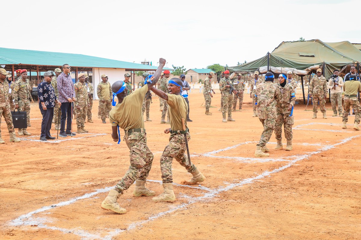 MoDSomaliya's tweet photo. The Prime Minister of the Federal Government of Somalia, H.E. Hamza Abdi Barre, accompanied by the Minister of Defence, H.E. Ahmed Moallim Fiqi, and the Commander of the Somali National Armed Forces, Brigadier General Ibrahim Mohamed Mohamud, today presided over the graduation of the 12th cohort of the 16th Danab Commando Brigade of the Somali National Armed Forces.

Read the full statement on: https://t.co/aAD2SVQINH