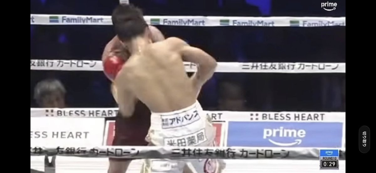 610boxinggym's tweet photo. 検証
アンフェアなレフリー
デオン・ドゥルワルテ（南アフリカ）

10R、西田凌佑はローブローの1点減点
これも肘に当たっている

これでなぜローブローなのか？ https://t.co/9Vw0z2VSZ6