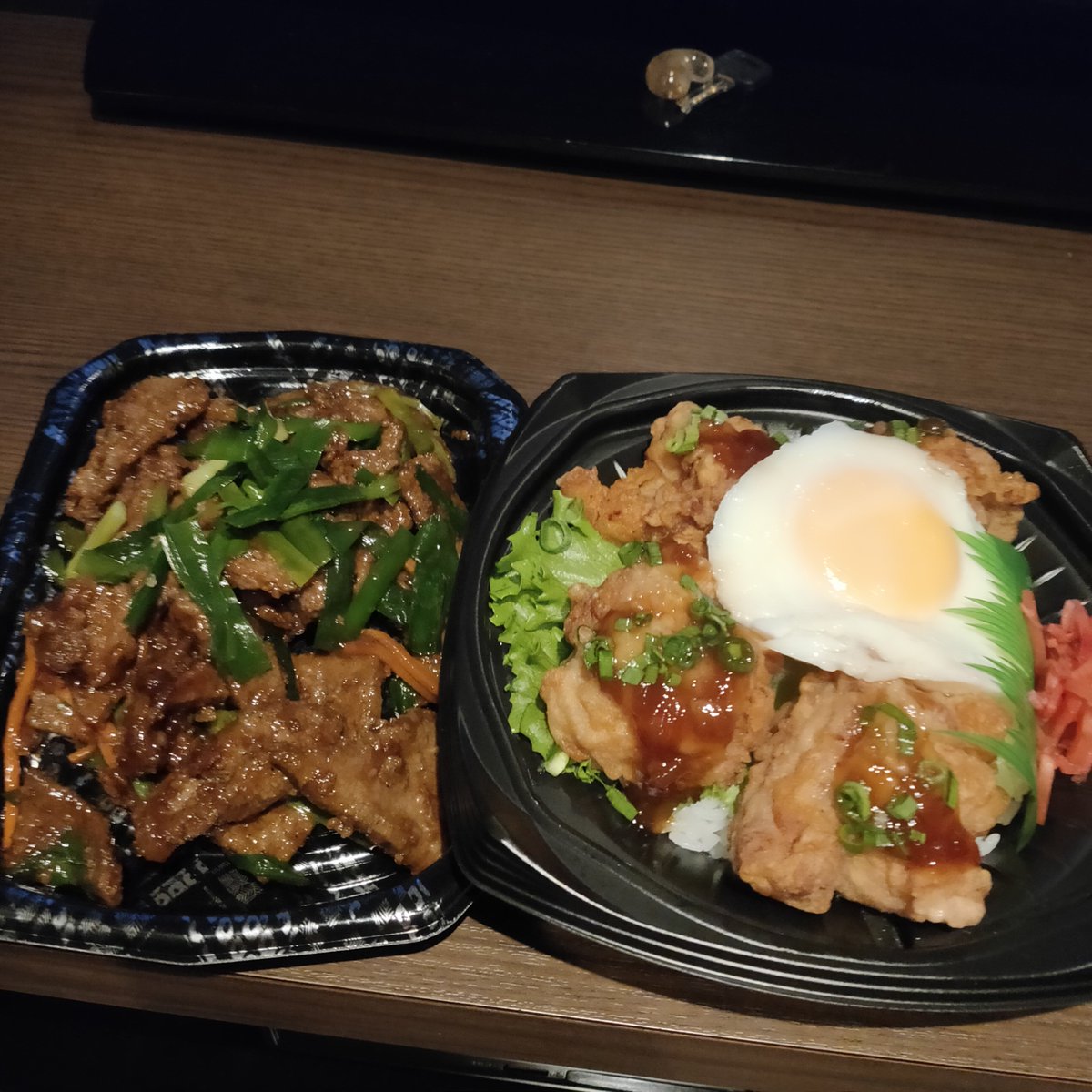koich1599's tweet photo. #月見唐揚げ丼 #レバニラ炒め 🥃✨ https://t.co/JceZFV0s9T