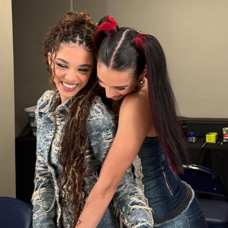 p4liarsx's tweet photo. e, cereja do bolo, malia tem kylie mais profundamente doq ela tem. ela, q sempre foi a duplinha de kylie.

eu acho SIM q ela tem responsabilidade na treta de kylia.

não sei se mimi contou primeiro pra ky ou pra ela sobre magachi e mali, mas achoq, de alguma forma, ela piorou td https://t.co/tPZaxbCwwk