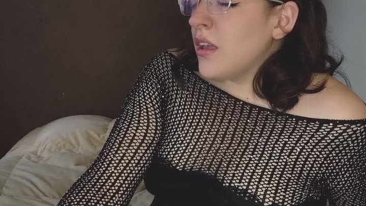 kinkyMar01's tweet photo. I sold another #clip! Sneezing Compilation https://t.co/lKNnZbuyBk https://t.co/c2fWylBnwX
