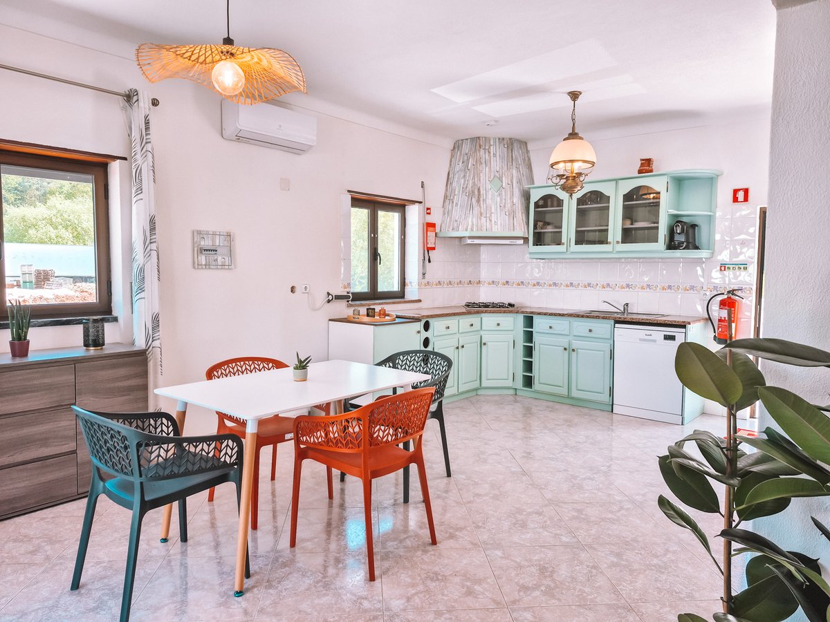 rainhavip's tweet photo. ⭐OPORTUNIDADE! Moradia com piscina, garagem e vista para a natureza ⇝ 397.500EUR⭐
3 Quartos * 3 Casas de banho * Área total: 999,00m2 * Área bruta: 250,00m2
- Vimeiro, Alcobaça
Classe energética C.

👉 mais info: https://t.co/lmNJ00qKXL

#CaldasDaRainha #Alcobaca #FozDoArelho https://t.co/UDoAAHc3LL
