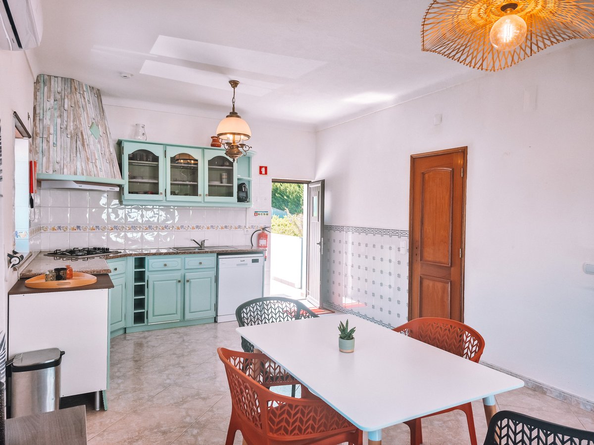 rainhavip's tweet photo. ⭐OPORTUNIDADE! Moradia com piscina, garagem e vista para a natureza ⇝ 397.500EUR⭐
3 Quartos * 3 Casas de banho * Área total: 999,00m2 * Área bruta: 250,00m2
- Vimeiro, Alcobaça
Classe energética C.

👉 mais info: https://t.co/lmNJ00qKXL

#CaldasDaRainha #Alcobaca #FozDoArelho https://t.co/UDoAAHc3LL