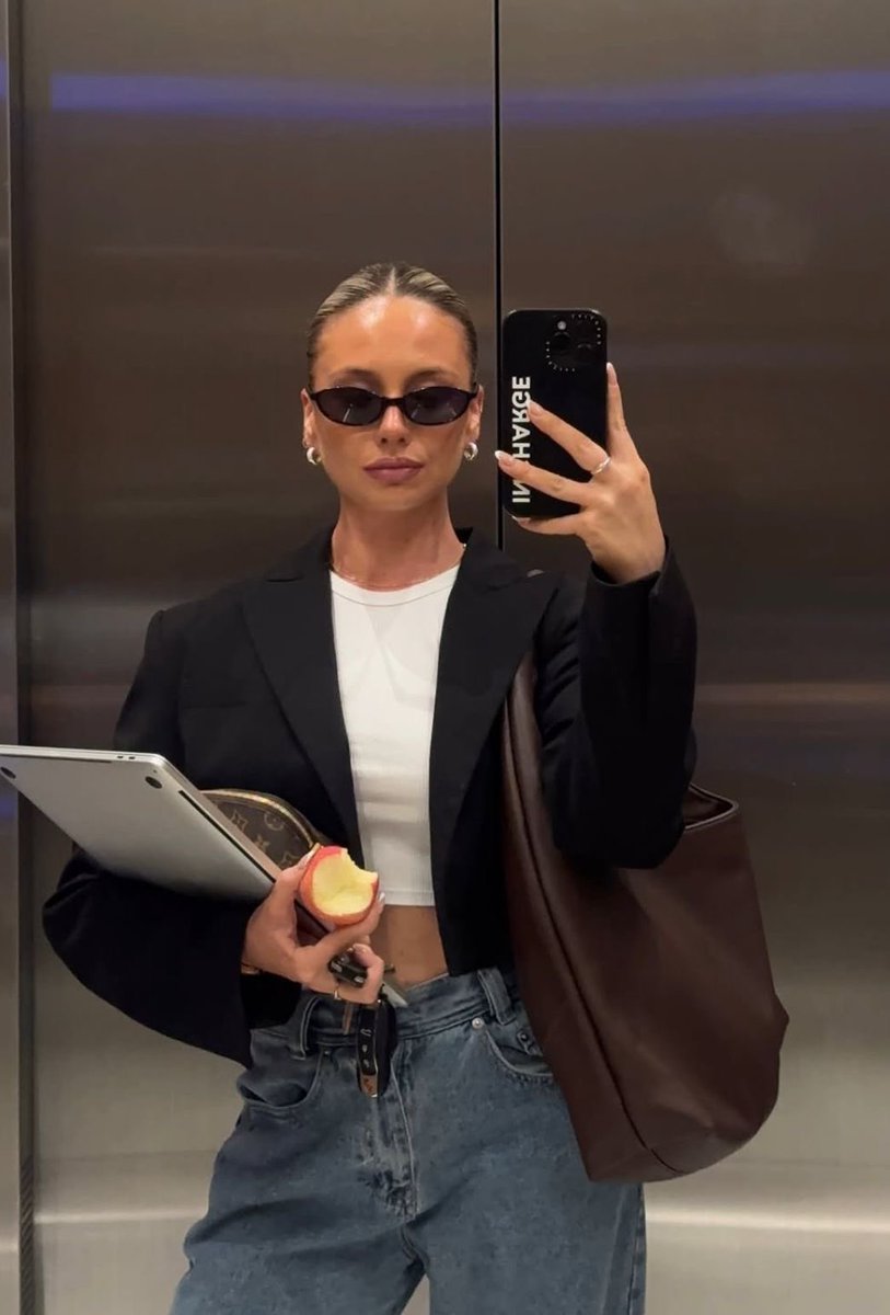 Diorgirlx's tweet photo. be the boss lady https://t.co/uxD5rbDAhK
