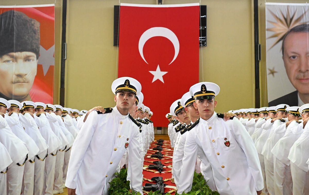 cemalettinsahn's tweet photo. Bu yıl Millî Savunma Üniversitesi Deniz Harp Okulunu kazanan ve intibak eğitimini tamamlayan adaylar; 25 Eylül 2026 tarihinde Deniz Harp Okulunda gerçekleştirilen törende ant içerek askerî öğrenciliğe adım attılar. #msu #dho https://t.co/x5nxh9F3TB