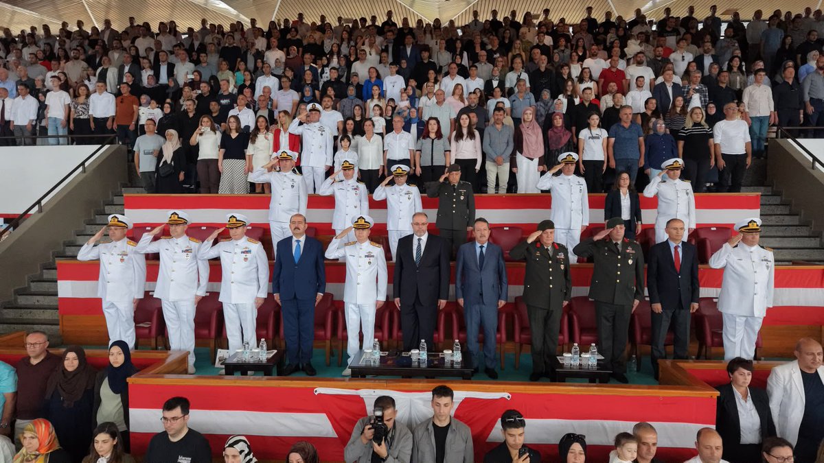 cemalettinsahn's tweet photo. Bu yıl Millî Savunma Üniversitesi Deniz Harp Okulunu kazanan ve intibak eğitimini tamamlayan adaylar; 25 Eylül 2026 tarihinde Deniz Harp Okulunda gerçekleştirilen törende ant içerek askerî öğrenciliğe adım attılar. #msu #dho https://t.co/x5nxh9F3TB