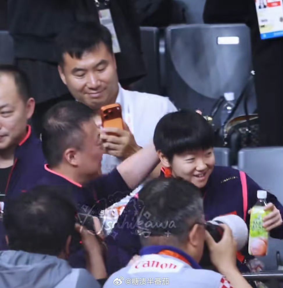 imRebafan's tweet photo. โค้ชหม่าก็แกล้งๆพักอิ๋งซาบ้างนะค๊า อิ๋งซาทรงงานหนักมากละค๊าปีนี้😅 https://t.co/CrtKYtnqB6