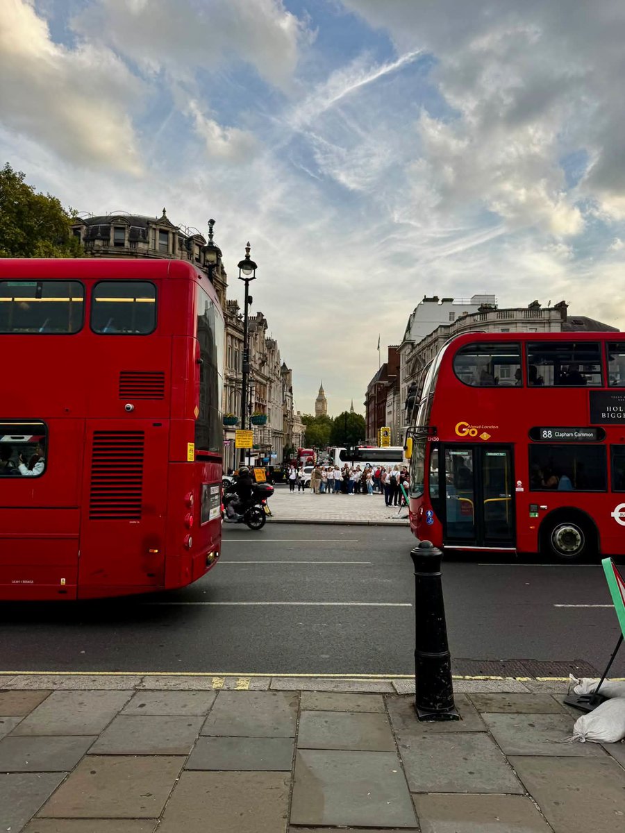 earthviewss1's tweet photo. London, UK 🇬🇧 https://t.co/FLX87LR22U