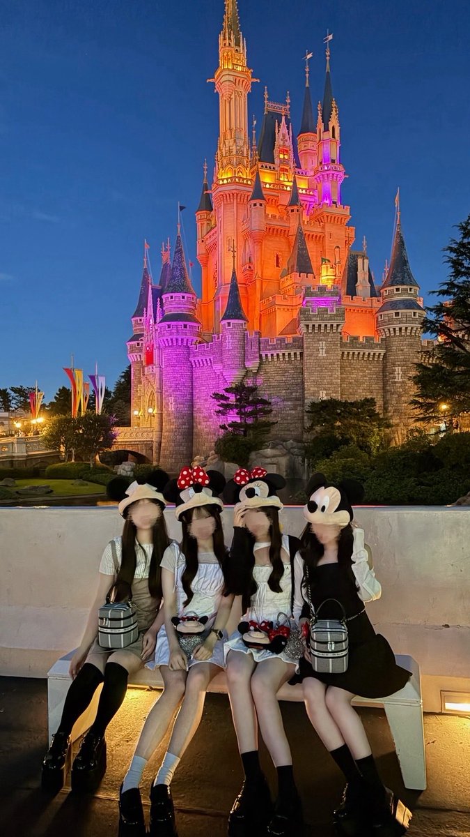 _renyan_123's tweet photo. ディズニーハロウィン2026👻🩶 https://t.co/cL8KPBlqkF