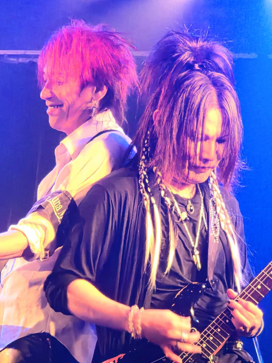 machiryu12345's tweet photo. 【御礼✨感謝🙏】
LUNA SEAカバーバンドの！！！
↑これ、大事よね🤣🤣🤣

La luna Mare
ラルーナマーレのLiveでした🙏

川崎セルビアンナイトに
遊びに来て頂いた皆んな
本当に有難うございました🙇感謝

主催テツヤさん、参加バンド皆さん、
ありがとうございました😆

ラルーナマーレも普段と違うのを
存分に見て貰えて、爆笑の渦ww

楽しんで貰えて良かったーッ🤩🤩
やっぱりLiveはエンタメだからね！！
写真に違和感ww

まちさんの髪型も大好評だったわ😍

次回は11月15日(日)
目黒ライブステーション
今回来た皆んな必ずまた来てね🤓
予約待ってます💁‍♂️

#LUNASEA
#LUNASEAコピー
#ラルーナマーレ
#lalunamare
#sugizo