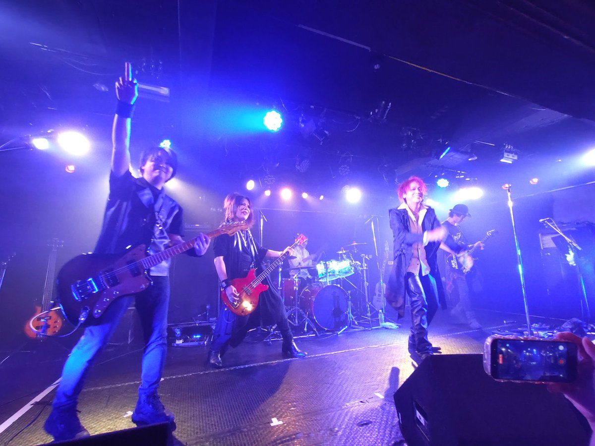 machiryu12345's tweet photo. 【御礼✨感謝🙏】
LUNA SEAカバーバンドの！！！
↑これ、大事よね🤣🤣🤣

La luna Mare
ラルーナマーレのLiveでした🙏

川崎セルビアンナイトに
遊びに来て頂いた皆んな
本当に有難うございました🙇感謝

主催テツヤさん、参加バンド皆さん、
ありがとうございました😆

ラルーナマーレも普段と違うのを
存分に見て貰えて、爆笑の渦ww

楽しんで貰えて良かったーッ🤩🤩
やっぱりLiveはエンタメだからね！！
写真に違和感ww

まちさんの髪型も大好評だったわ😍

次回は11月15日(日)
目黒ライブステーション
今回来た皆んな必ずまた来てね🤓
予約待ってます💁‍♂️

#LUNASEA
#LUNASEAコピー
#ラルーナマーレ
#lalunamare
#sugizo