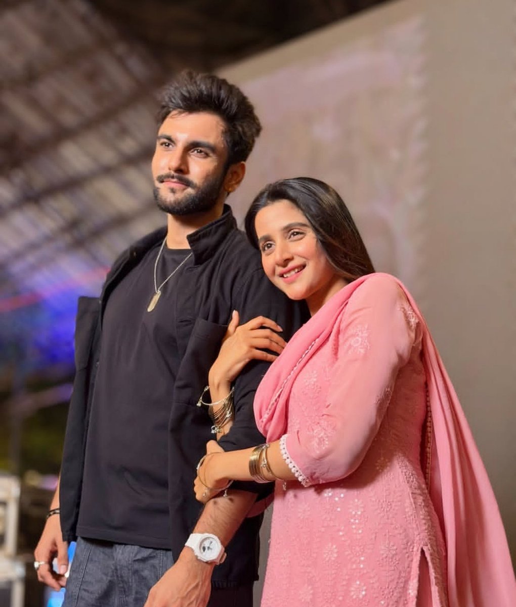 zindagigulzar_'s tweet photo. How she                      How he
posted him🥹           posted her🚶‍♀️

#yehfitoortera #ishhandhawan #debchandrimasingharoy #jeeya https://t.co/wcFGxTFmyC