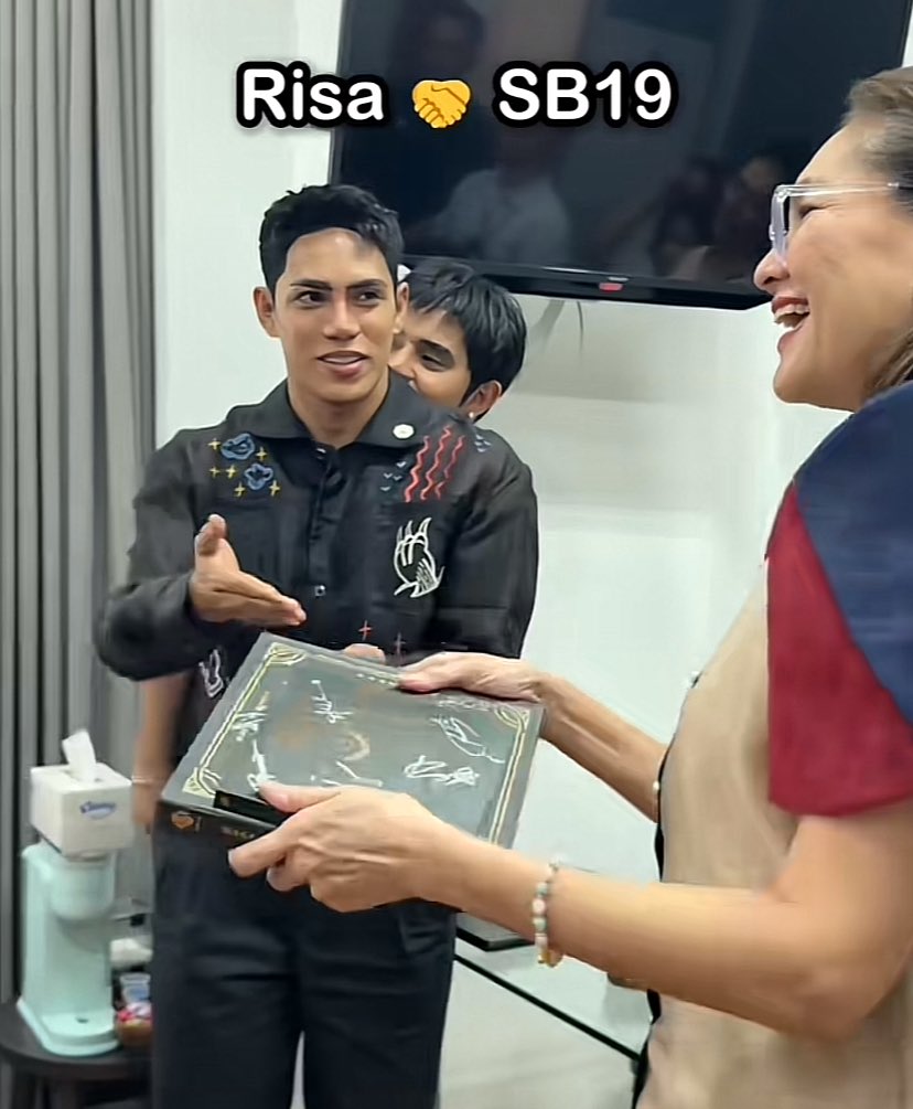 krstnrrae's tweet photo. ayun, nauna sha. Walang pila pila 😭

Sen. Risa: sigurado limited edition to

Sen @risahontiveros di pa talaga released yan. Kumbaga sa halo halo, special po kayo 😭

🔗 https://t.co/uidGnajiv3

@SB19Official #SB19 https://t.co/8NsnLYplfm