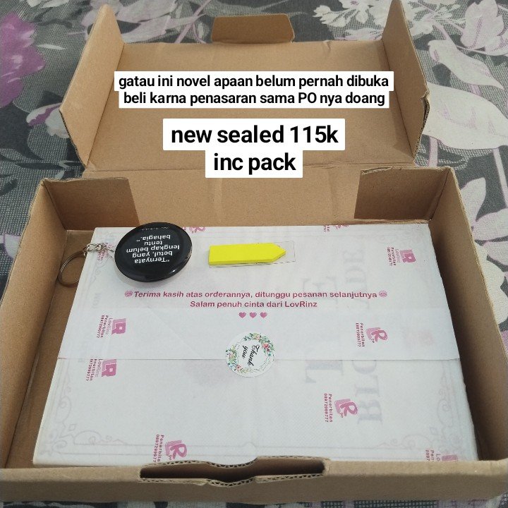 Van7illa's tweet photo. #wts preloved novel mostly new ga pernah dibaca splitpay exc pack 5k kalo mau kirim manual juga bisa https://t.co/j2AoMLP4a5