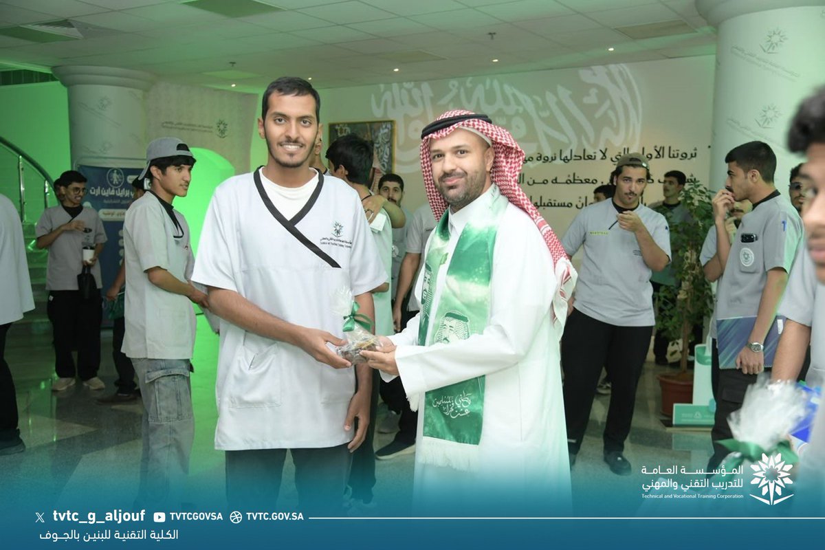 tvtc_g_aljouf's tweet photo. في أجواء وطنية تعبّر عن الفخر والاعتزاز بالوطن، احتفت الكلية بـ #اليوم_الوطني_السعودي، بحضور سعادة عميد الكلية ومنسوبيها،وشهد الاحتفال عددًا من الفعاليات الوطنية، من أبرزها معرض للفنون التشكيلية بالتعاون مع نادي برايل ڤاين آرت للفنون.

#التدريب_التقني https://t.co/kDFHZ1Mtbl