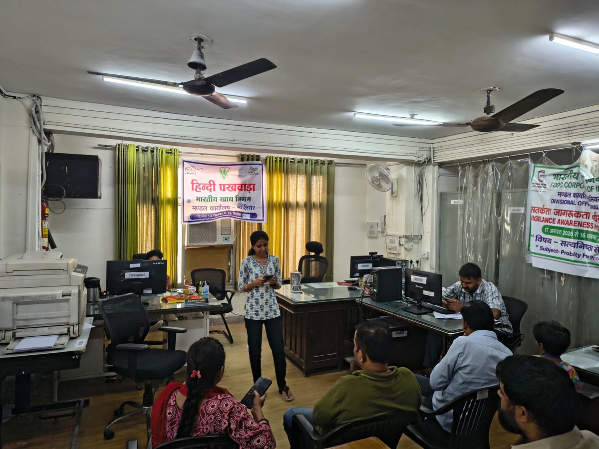 FciGwalimp's tweet photo. भारतीय खाद्य निगम, म���्डल कार्यालय ग्वालियर  द्वारा दिनांक 14 से 28 सितम्बर 2024 तक हिन्‍दी पखवाड़ा का आयोजन किया जा रहा है।  दिनांक 28.09.2026 को   काव्य पाठ प्रतियोगिता का  आयोजन  किया गया ।  @FciBhopal @FciWest @fci_india https://t.co/Db0x6ENyPO