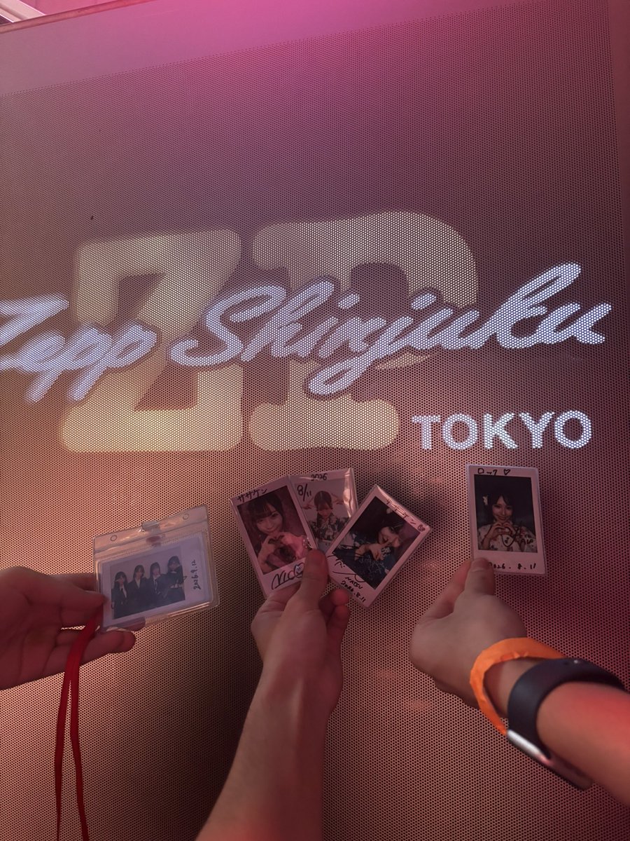 whsp_NINA's tweet photo. 今日の対バンまじ楽しかった
そろそろ聞きたいなーと思ってたら純愛が聞けて満足
衣装も可愛くて、推しも可愛いなんだこれ神か笑
26行けなかった分は取り戻せたはず笑
NATSUほわほわ頑張ってて〜
NICO最後ありがとうねめっちゃ嬉しかったよ
#にことニコニコ話 #なついーと #ホワスピ https://t.co/3vSmplAKZH