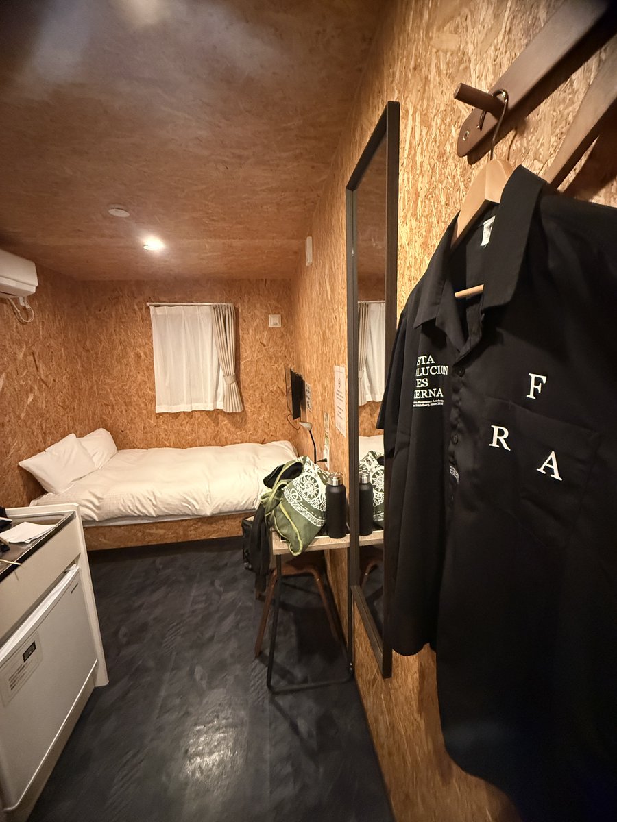 kaniDX's tweet photo. 情熱防災防犯フェスのために甲賀市に来ました。滞在中のお宿はトレーラーハウス！カッコいい見た目からの室内は快適空間。バストイレはもちろん洗濯機、流し台まで完備とは！プライベートタイムが充実しました！

#情熱防災防犯フェス2026 #情熱クラブ #甲賀市 #PBSTAY甲南 https://t.co/SWuk3b3vvN
