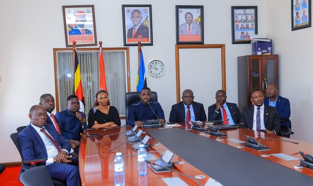 oneJadwongBob's tweet photo. This morning, Hon. @GeorgeMusisi4 joined the Opposition briefing, reaffirming the commitment to the rule of law, human rights, accountability, and the fight against corruption. https://t.co/48xdacZbyV