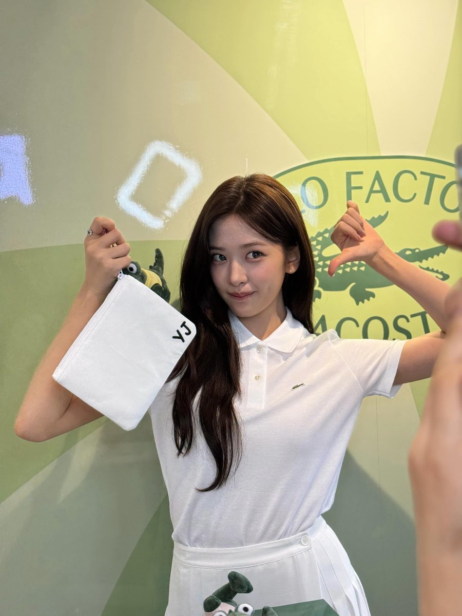 iLoomoon02's tweet photo. Counting down to the  @Lacoste show 🐊✨
Can’t wait to see yujin!! 

#ANYUJIN #LACOSTE
#LacosteSS27 #PFW https://t.co/xWoyQPxhnD