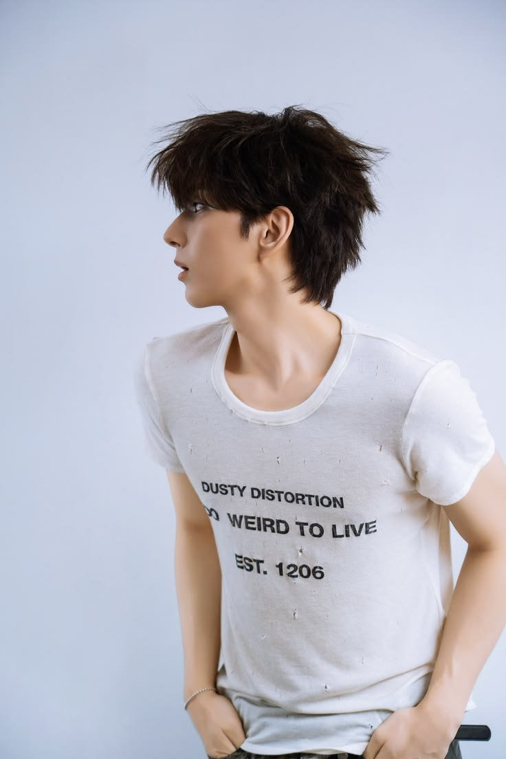 odeto611's tweet photo. 흰티 참 좋다 https://t.co/0Vx4qi4H9v