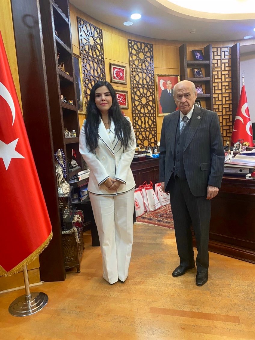 AvHilalElmas's tweet photo. Saygıdeğer Genel Başkanımız Bilge Liderimiz Sn. Devlet Bahçeli Beydendiyi makamında ziyaret ettim. Kıymetli kabulleri ve değerli görüşlerinden istifade etme imkanı sunduğu için Zatıalilerine teşekkür ediyorum.🤲🏻🧿🧿🧿 https://t.co/RpCno0SarD