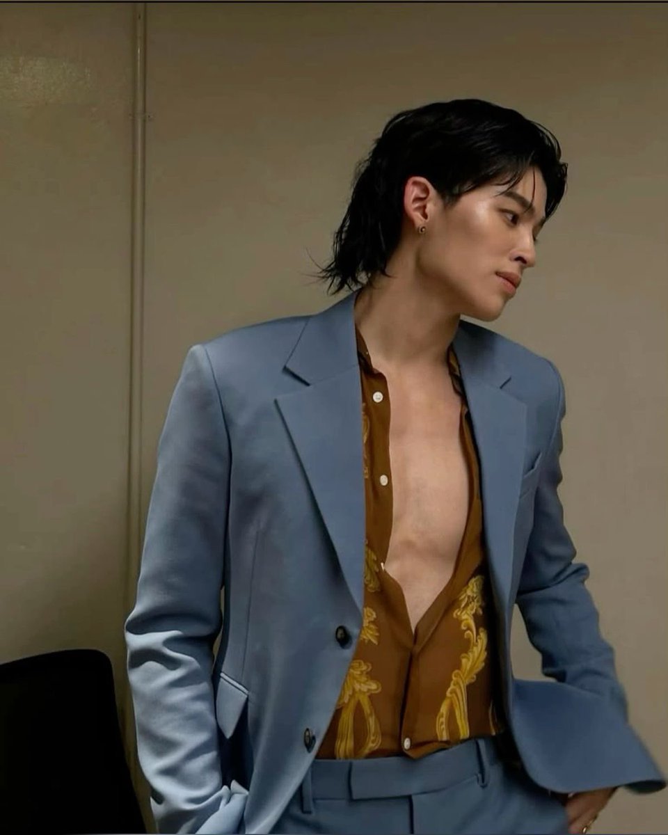 ppw_mobi's tweet photo. I fear I’ll never get over Versace Pond… https://t.co/WiigukXN3R