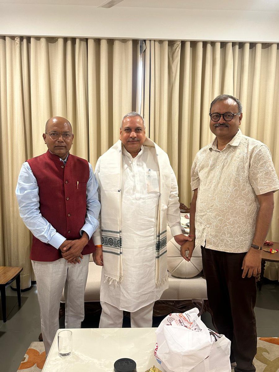 manojmahtobjp's tweet photo. भारतीय जनता पार्टी के राष्ट्रीय सह महामंत्री (संगठन) आदरणीय श्री सौदान सिंह जी से बोकारो के पूर्व विधायक आदरणीय श्री विरंची नारायण सिंह जी के साथ आत्मीय मुलाकात हुई!
आदरणीय सौदान सिंह जी का मार्गदर्शन एवं स्नेह सदैव प्रेरणादायी रहा है मुलाकात मेरे लिए अत्यंत सुखद एवं स्मरणीय रही https://t.co/hDZF6KJqI9