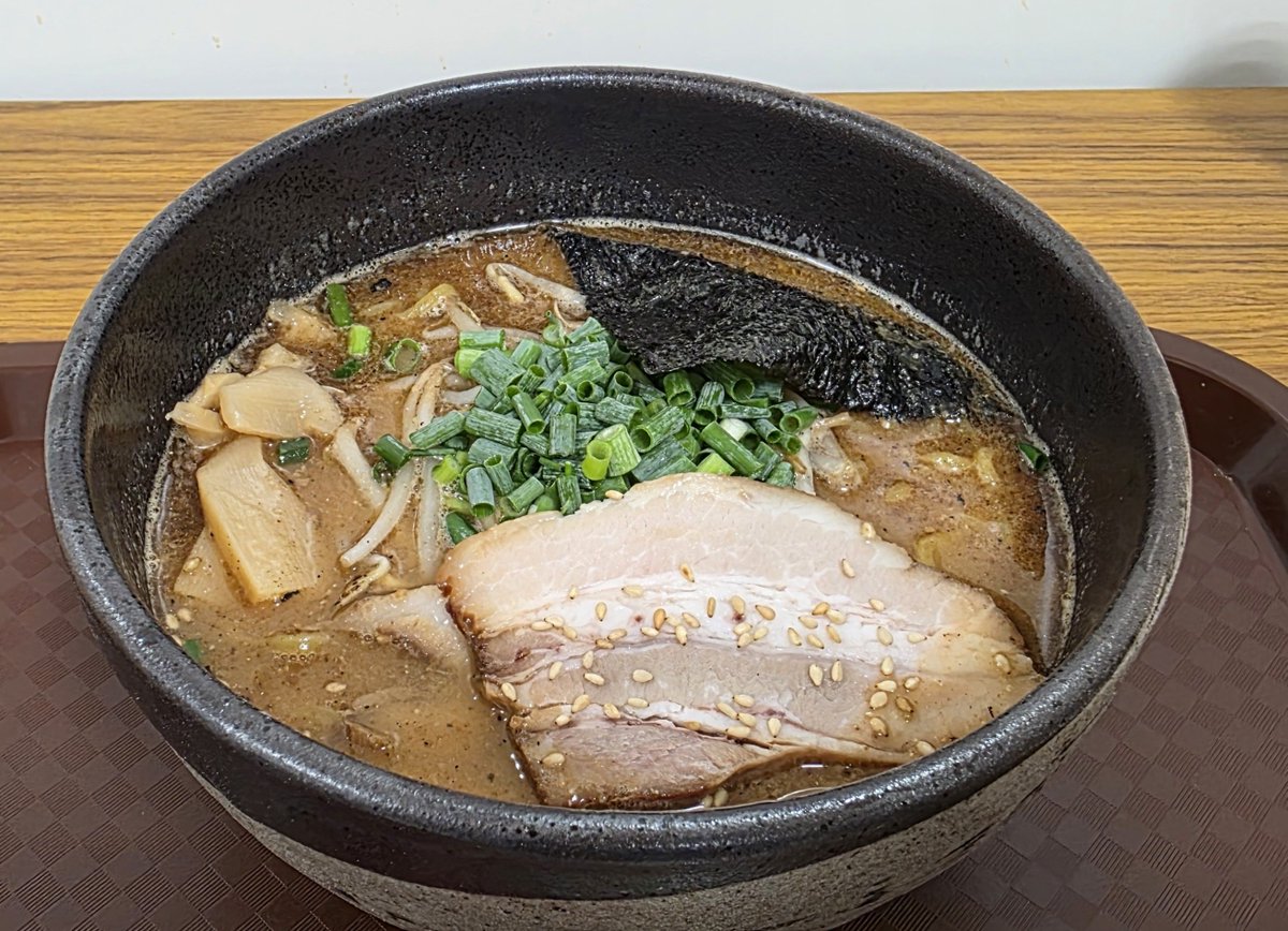 lovenamabeer's tweet photo. 164杯目 #らーめん吉山商店
濃厚魚介焙煎ごまみそらーめん
#デパートリウボウ の秋の北海道物産展
魚介の香りと風味がしっかり聞いた味噌ラーメン。自分はこっちが好きでした https://t.co/Fdw7Zlctik