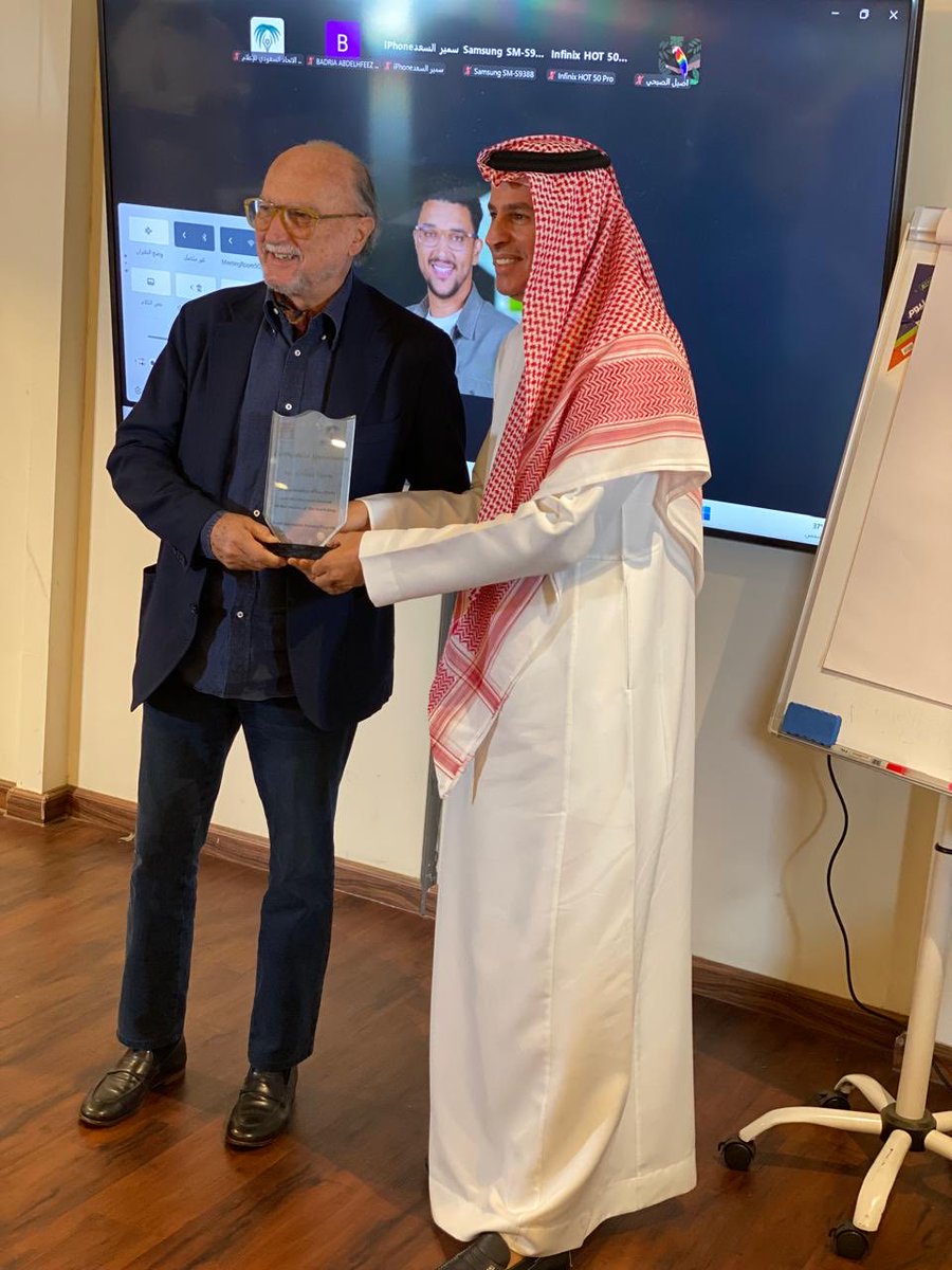 EssaAljokm's tweet photo. انتهت قبل قليل الدورة التدريبية التي نظمها الاتحاد العربي للصحافة الرياضية بالتعاون مع نظيره العربي وبإشراف الاتحاد الدولي وتضمن الدورةًمحاضرات في كيفية تحويل الخبر الى محتوى رقمي واستخدام الذكاء الصناعي في العمل الإعلامي https://t.co/Vlo7IHuw2P